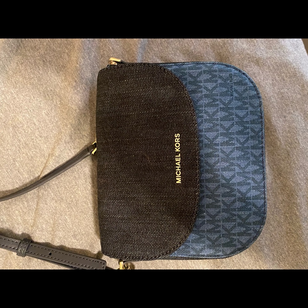 Micheal Kors purse